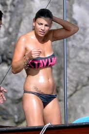 Dal nuovo disco ai selfie dopo la palestra: ecco il lato sexy di Emma  Marrone - Le foto - Giornale di Sicilia