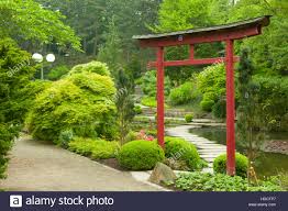 Deutschland Dortmund Westfalenpark Japanischer Garten Mit Tori Stock Photo Alamy