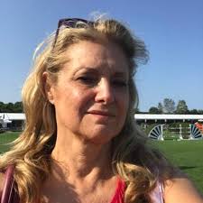 Gloria Avery (@thecaptive007)