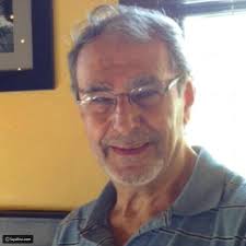 الاستاذ مُفيد عرفتوه؟؟؟؟ ابراهيم ياخور والد الممثل باسم ياخور🤩 هو إعلامي  سوري وعمل مذيعاً ومقدماً للبرامج في التلفزيون السوري بين 1986 و2003.