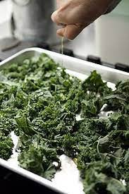 Kale Chips Awesome I Make These All The Time Just Kale Olive Oil And Garlic Salt Pop Them Int He Oven At 400 For Recipes Healthy Snacks Kale Chip Recipes