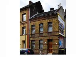 Die parallelstraßen xantener und kalkarer straße rahmen vom norden und suden her die 3 neubauten haus. Haus Zum Verkauf Niehlerstr 50733 Koln Nippes Mapio Net