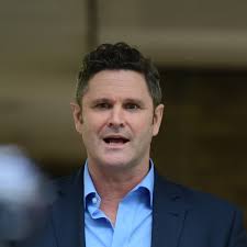 On 10 august 2021, chris was rushed to a canberra hospital after he collapsed due to a health problem. Hovmddrmlmap2m