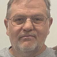 Dee Bateman's Instagram, Twitter & Facebook