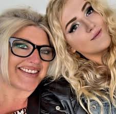 I'd like to get my father in law an Airfryer for Christmas a small one any  recommendations please