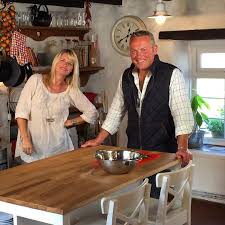 The show is filmed in the uk with american designer tracy metro. Home Improvement Shows On Netflix 2017 Popsugar Home Home Improvement Show Home Improvement Home Improvement Tv Show