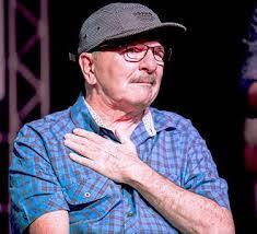 Luis Andrews's Instagram, Twitter & Facebook