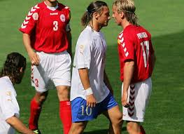 Oleh karena itulah, forca dianggap layak menjadi lagu resmi piala eropa 2004. Kapten Legendaris Roma Nyesal Ludahi Poulsen Di Piala Eropa 2004