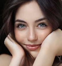 Interview: Rising Italian star Giulia Falcone talks about her new single  'Underwater'