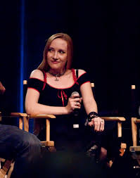 Scarlett Pomers - Wikipedia