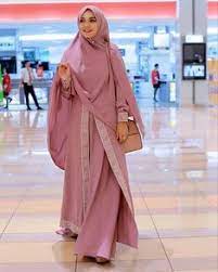 Kesan baju gamis yang jadul saat ini berubah dengan adanya modifikasi dan desain terbaru dari baju batik gamis yang semakin modern dengan model dan motif yang menyesuaikan dengan tren fashion busana muslim terbaru masa kini. 53 Desain Baju Gamis Ideas In 2021 Model Gamis Muslimah Dress Muslimah Fashion