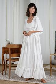Model de robe pagne avec dentelle / bazin avec de la dentelle par newafricandesigns sur etsy. Molly Bracken E Shop