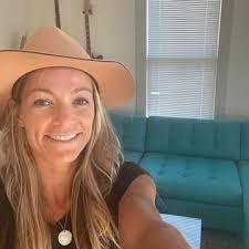 Alicia Staton's Instagram, Twitter & Facebook