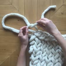 Votre canapé vous semble froid le soir ? Diy 60 Un Plaid En Laine Xxl Pierre Papier Ciseaux