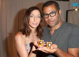 She currently lives in los angeles with her dog, and is married to actor/comedian jordan peele.3 they have a son named beaumont gino peele (born july 1, 2017). Chelsea Peretti And Jordan Peele Dating Gossip News Photos