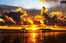 The tanjung aru beach which stretches to over 2 km, is the main attraction in tanjung aru sub district. Tanjung Aru Beach The Peace Of Mind Holidaygogogo