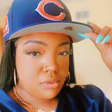 They said Chris Brown bring his own selection of women to his shows to pick  from. I knew it wasn't random 😂😭😩😭