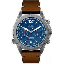 Le bracelet en cuir apporte une touche d'élégance. Montre Hugo Boss 1513773 Nomad Chrono Boitier Acier Gris Cadran Bleu Bracelet Cuir Marron Homme 3 Suisses