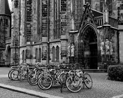Fahrrader Vor Der Thomskirche In Leipzig Fahrrad Leipzig
