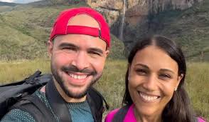 CASAL MORRE APÓS SER ARRASTADO POR CABEÇA D'ÁGUA EM CACHOEIRA Um casal foi  encontrado morto após ser arrastado por uma cabeça d'água em uma cachoeira  em Conceição do Mato Dentro, interior de