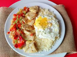 Cous cous, pechugas de pollo, carne de ternera, garbanzos (opcional), zanahorias ralladas, calabacín, buen trozo de calabaza, pimientos verdes. Cous Cous Con Pollo Y Verduras Facil Caceroladas