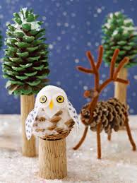 La feutrine est un super matériau pour faire des activités manuelles avec les enfants. Pommes De Pin Pour La Deco De Noel 58 Idees En Photos Archzine Fr