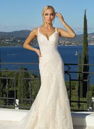 Bei uns findest du zahlreiche liebevoll gebrauchte brautkleider, die auf eine weitere zukünftige braut warten, die sie beglücken dürfen. Ladybird Lucky In Love Brautkleider Fur Die Romantische Seele Die Von Ihrer Hochzeit Traumt