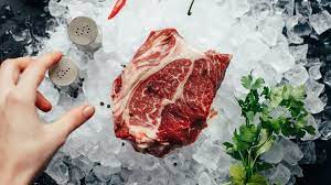 Jika anda berencana untuk menyimpan daging lebih lama, maka membekukannya adalah pilihan terbaik. Biar Awet Dan Gak Bau Yuk Catat 5 Tips Menyimpan Daging Kurban Di Dalam Kulkas Herstory