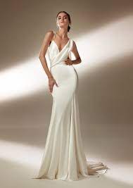 Dai un'occhiata alla nostra straordinaria selezione di abiti da sposa alla moda. Abiti Da Sposa 2021 Speciale Tendenze Moda Look Bridal Vogue Italia