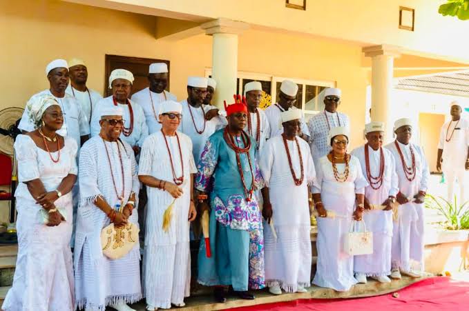 MEMBERS OF ASABA... - Palace of HRM The Asagba of Asaba.
