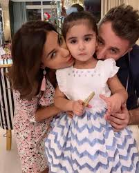 ممثلة ومقدمة برامج إماراتية، من مواليد عام 1982، لأم مصرية وأب إماراتي. Ø¯ÙŠÙƒÙˆØ± Ù…Ø¨Ù‡Ø¬ ÙÙŠ ÙÙŠÙ„Ø§ Ù…Ù‡ÙŠØ±Ø© Ø¹Ø¨Ø¯ Ø§Ù„Ø¹Ø²ÙŠØ² ÙÙŠ Ø¯Ø¨ÙŠ Ù…Ø¬Ù„Ø© Ø§Ù„Ø¬Ù…ÙŠÙ„Ø©