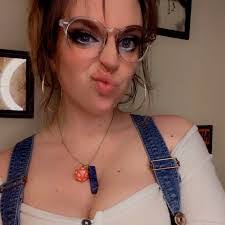 Amanda Detrick's Instagram, Twitter & Facebook