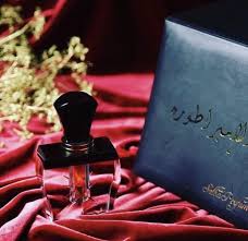 خمرية الإمبراطوره الإمبراطورة خمريه للشعر بلمسات ناعمه كالحرير تفوح بعطر يتناغم مع خصيلات الشعر كالأسطوره بنفحات باريسيه لي Perfume Bottles Perfume Bottle