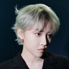 I am so obsessed with this fit. I hope Liu Yuxin would continue to wear  white