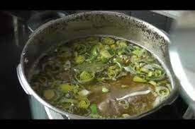 Inzwischen den meerrettich schälen, kleinschneiden und im blitzhacker so gut wie. Tafelspitz Mit Meerrettichsosse Ein Rezept