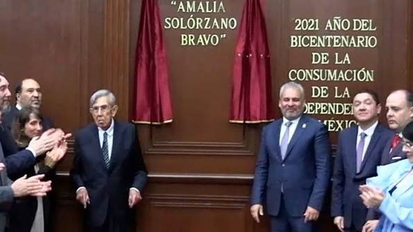 🏛️✨ El Congreso de #Michoacán develó en letras doradas el nombre de la  ilustre Amalia Solórzano de Cárdenas 👇