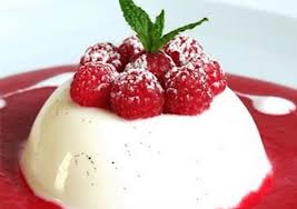 La Panna Cotta Ou Creme Cuite En Francais Est Un Dessert Italien Originaire Du Piemont Elabore A Partir Recette Panacotta Facile Recette Facile Recette