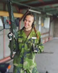 Försvarets framtid, det skärpta säkerhetsläget och 5g och framtiden. Forsvarsmakten Military Girl Military Women Army Women
