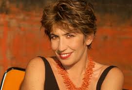She is a writer and actress, known for avanzi (1991), scusate l'interruzione (1990) and parla con me (2004). I Primi Due Appuntamenti Con Pantheon Eventi Saranno Con Serena Dandini