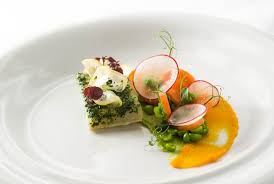 In 4 Gangen Heilbutt Karotte Erbse Berliner Speisemeisterei Anrichten Auf Dem Teller Lebensmittel Essen Leichte Vorspeisen