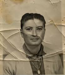 How to restore a photo with an old fashioned yellow tint and remove lines?