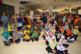 Sedangkan jika yang meninggal ibunya, anak tersebut disebut piatu. Utem Universiti Teknikal Malaysia Melaka Ftmk Utem Dan Projek Iqra Sediakan Kelengkapan Sambut Aidilfitri Buat Golongan Anak Yatim Asnaf Dan Mualaf