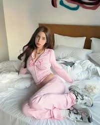 Becky te envió un mensaje privado hace 5 minutos "¿De dónde eres? "