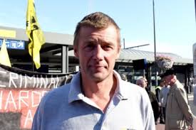 Le vlaams belang (« intérêt flamand »), nommé vlaams blok (« bloc flamand ») jusqu'au 12 décembre 2004, est un parti politique belge, le plus souvent classé à l'extrême droite. Koen Boeckx Verlaat Vlaams Belang Fractie Kan Me Niet Meer Mol Het Nieuwsblad Mobile