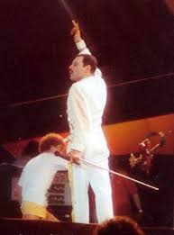Tutte le date, informazioni e per motivi indipendenti dalla volontà dell'artista e di vivo concerti, a causa del diniego da parte del. 9 Agosto 1986 L Ultimo Concerto Dei Queen Con Freddie Mercury Tuttorock Magazine