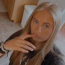 I did, but stopped when she passed her birth weight which was around 4  weeks. Fed