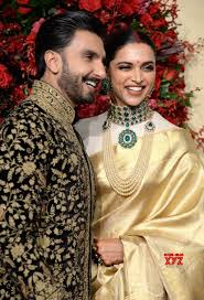 Deepveer Deepika Padukone N Ranveer Singh At Her Wedding Reception Bangalore Bollywood Wedding Deepika Padukone Indian Celebrities