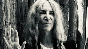 Stephanie Meyers Midnight sun kommer på svenska!