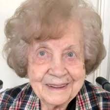 Kara Hoy's Instagram, Twitter & Facebook