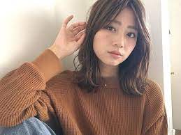 ミディアム レイヤーの髪型 ヘアアレンジや巻き方をわかりやすく紹 in 2021 short hair styles hair styles asian short hair